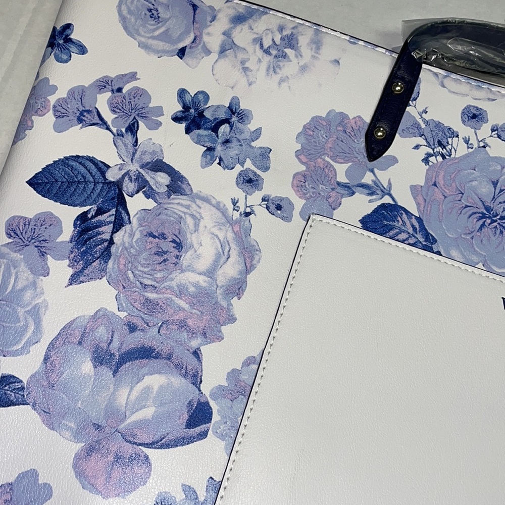 NWT Floral Carryall Tote - Blue & White - OS - Picture 6 of 8